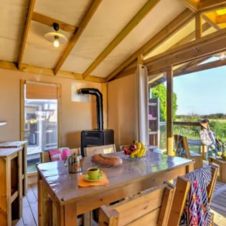 Tente En Toile Et Bois Avec Terrasse Pour 4 Personnes - Api-1-52-1471 * Sainte-Marie-du-Mont (Manche)