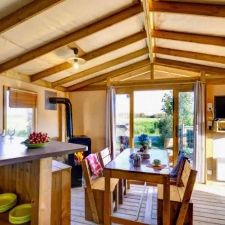 Tente En Toile Et Bois Avec Terrasse Pour 4 Personnes - Api-1-52-1471 * Sainte-Marie-du-Mont (Manche)