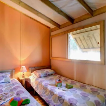 Tente En Toile Et Bois Avec Terrasse Pour 4 Personnes - Api-1-52-1471 Camping *