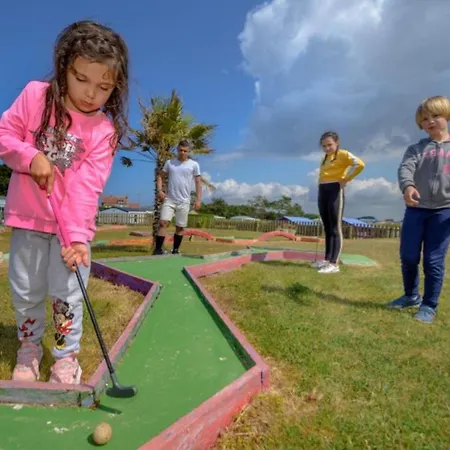 Tente En Toile Et Bois Avec Terrasse Pour 4 Personnes - Api-1-52-1471