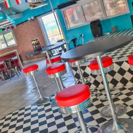 Tente En Toile Et Bois Avec Terrasse Pour 4 Personnes - Api-1-52-1471