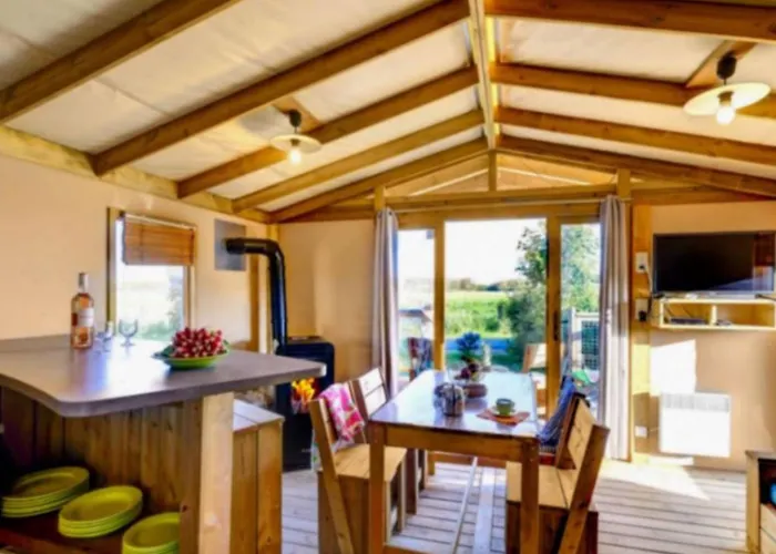 Tente En Toile Et Bois Avec Terrasse Pour 4 Personnes - Api-1-52-1471 * Sainte-Marie-du-Mont (Manche)