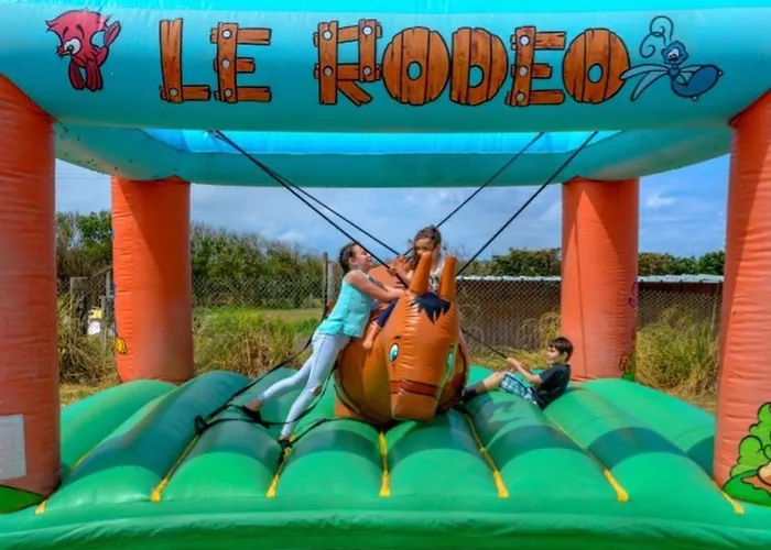 Tente En Toile Et Bois Avec Terrasse Pour 4 Personnes - Api-1-52-1471 * Sainte-Marie-du-Mont (Manche)
