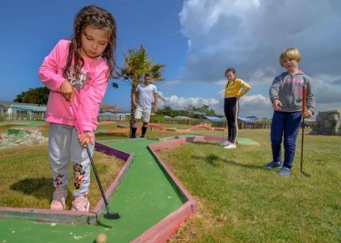 Tente En Toile Et Bois Avec Terrasse Pour 4 Personnes - Api-1-52-1471