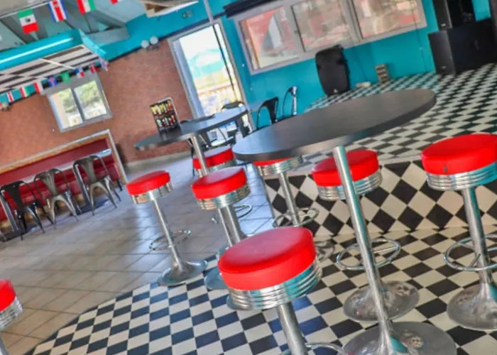 Tente En Toile Et Bois Avec Terrasse Pour 4 Personnes - Api-1-52-1471