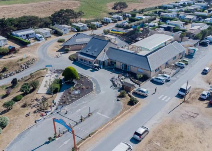 Tente En Toile Et Bois Avec Terrasse Pour 4 Personnes - Api-1-52-1471 Camping *